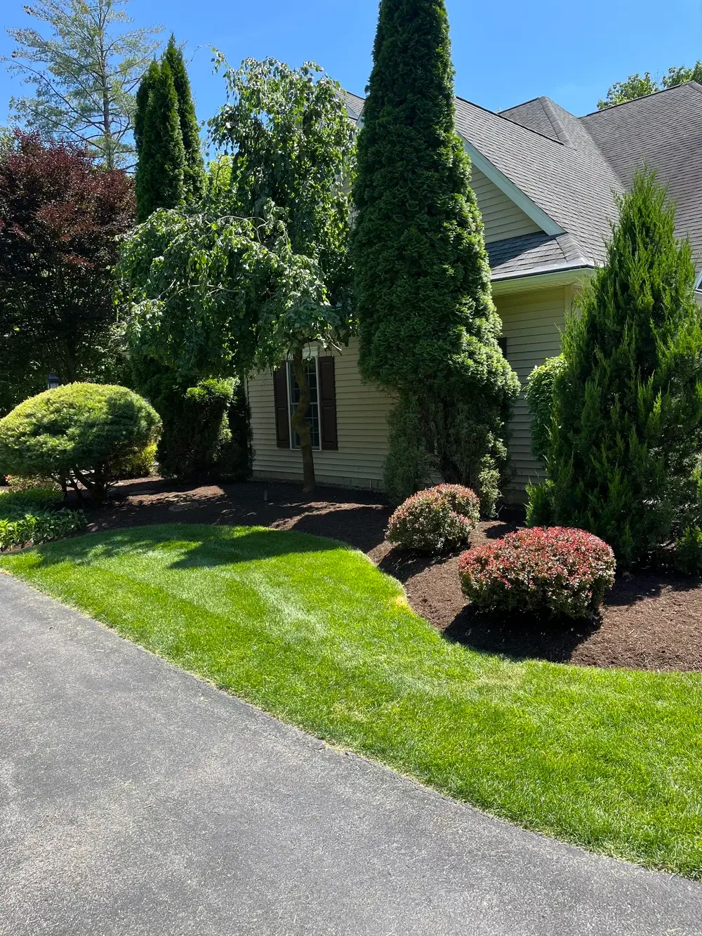 Residential landscaping and mulch bed maintenance by Garcia's Property Management in Clifton Park NY